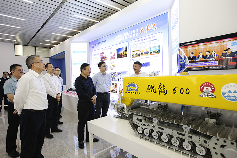 翁祖亮到红桃国际开展调查研究