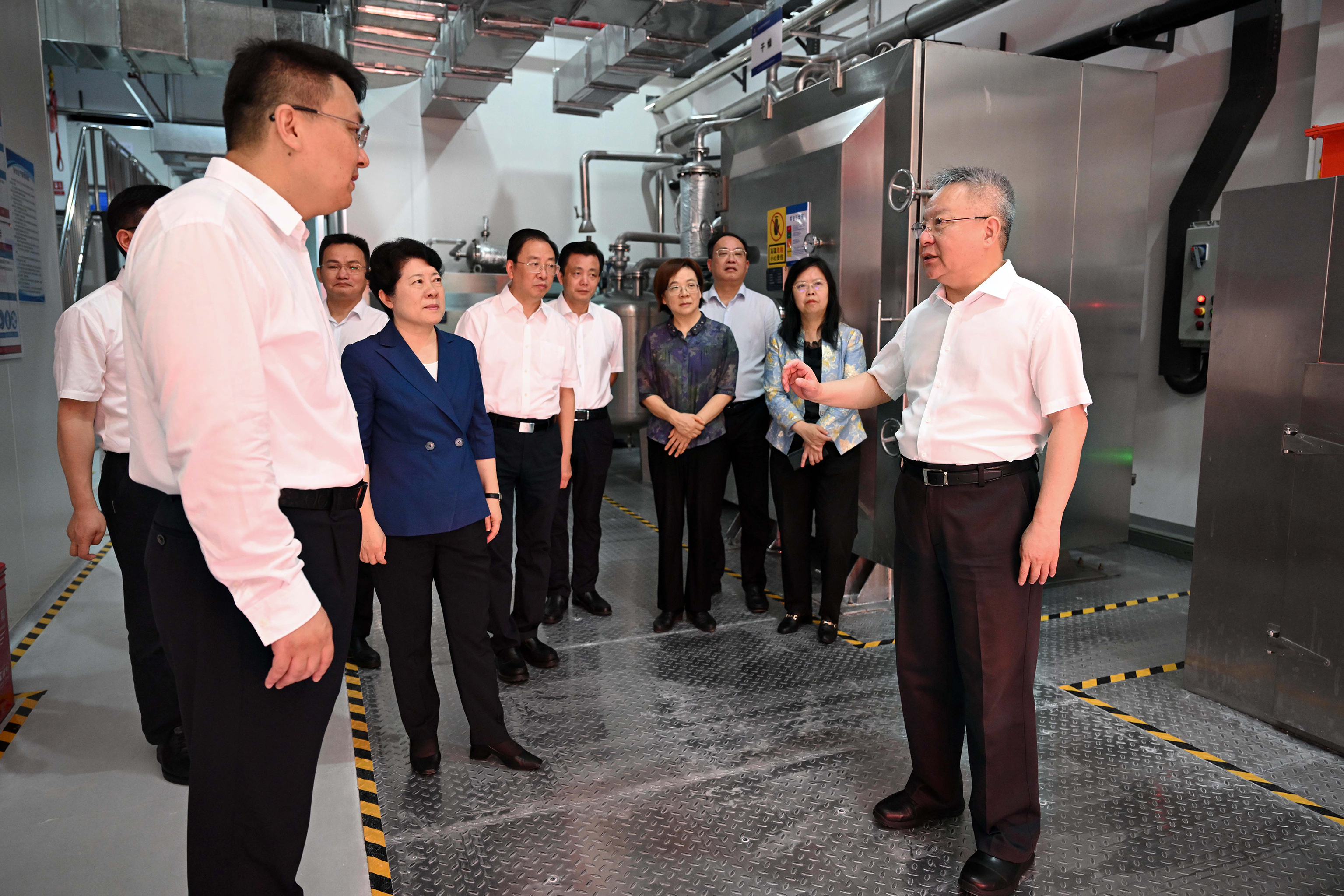 湖南省委书记沈晓明到红桃国际调研新能源产业发展