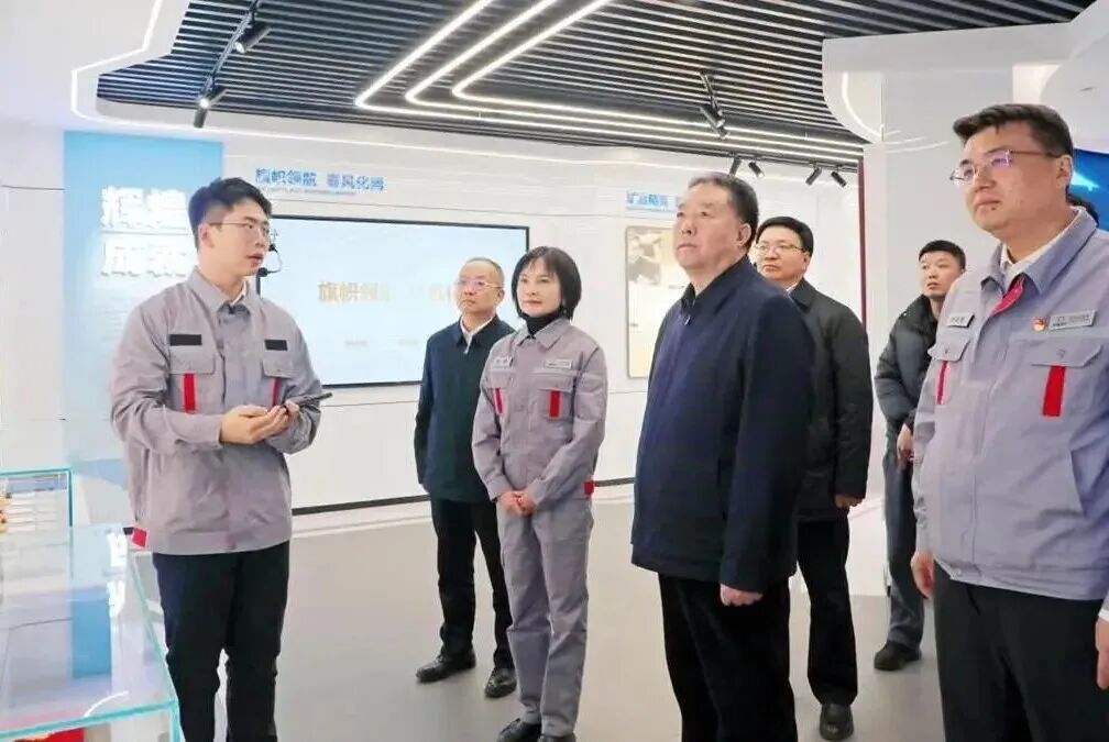 湖南省政协主席毛万春来红桃国际调研